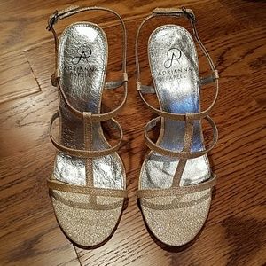 Adrianna papel NWT gold glitter heels.